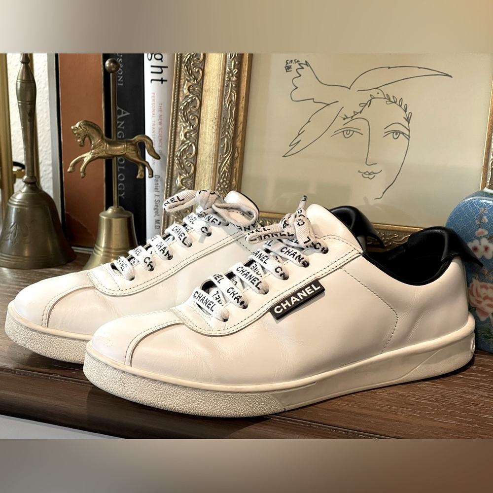 CHANEL White Calf Leather Lace Up Weekend Low Top Sneakers Size EU 37 (US 6.5)